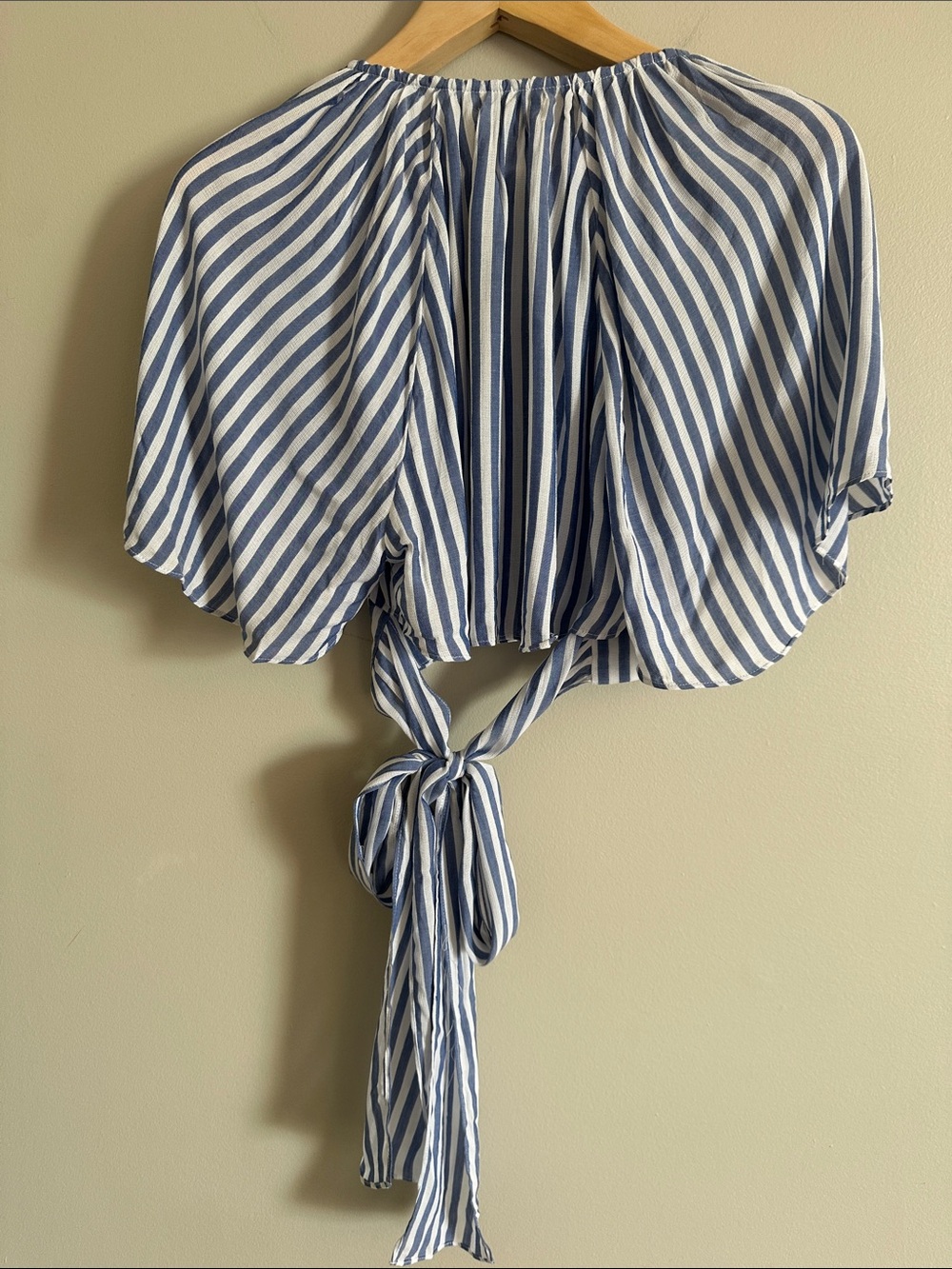 NWT Striped v-neck tied back top - Picture 7 of 7